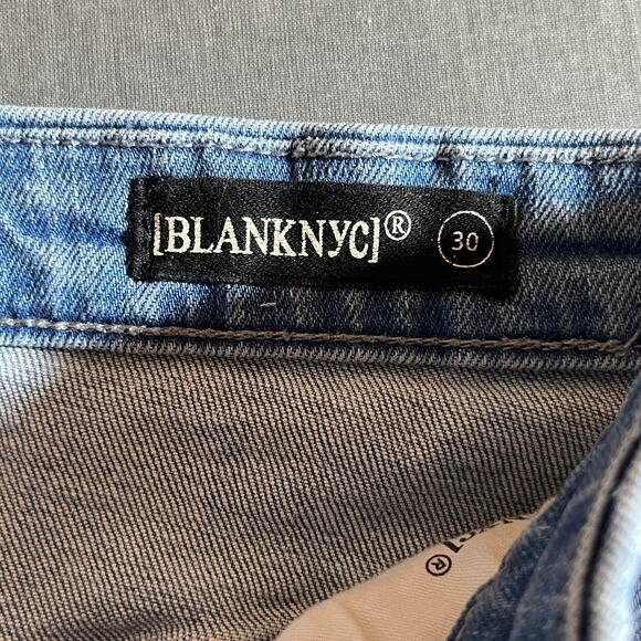 BLANKNYC Mini Skirt Womens Size 30 Blue Denim Asymmetric Frayed Hem - Picture 4 of 7